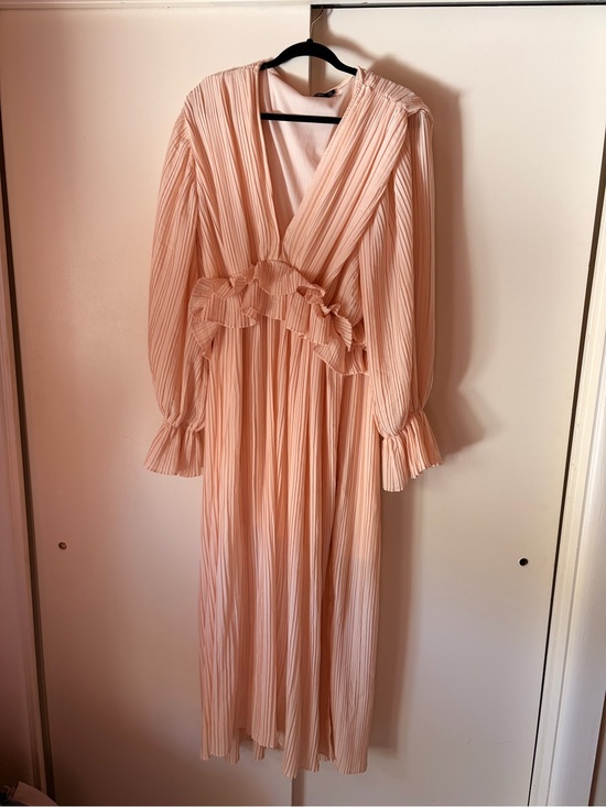 Nasty Gal Dresses & Skirts - Nasty Gal Pleated V-Neck Ruffle-Waist Midi Dress in Blush
